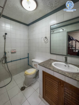 *****บ้านแฝดมือสองย่านกรุงเทพฯ ม.101การ์เด้นวิลล์  ลาดพร้าว101 เนื้อที่กว้าง 41 ตร.ว. ฟังก์ชัน 3 ห้องนอน 4 ห้องน้ำ ที่จอดรถ 2 คัน บ้านแฝดทำเลเมือง พื้นที่ใช้สอยเยอะ ตั้งบนทำเลแห่งการเดินทาง ใกล้รถไฟฟ้าสายสีน้ำเงิน "สถานีลาดพร้าว" และทางด่วน "ฉลองรัช"